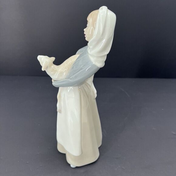 Lladro Girl with Lamb 4505 Porcelain Figurine 1970 Retired 10.5 in - Picture 4 of 9
